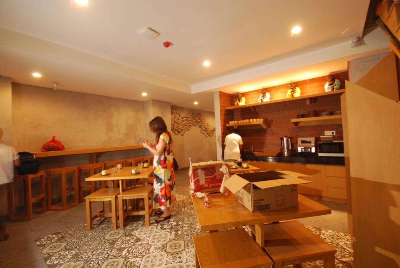 Dbeds Kuta Beach Exterior photo