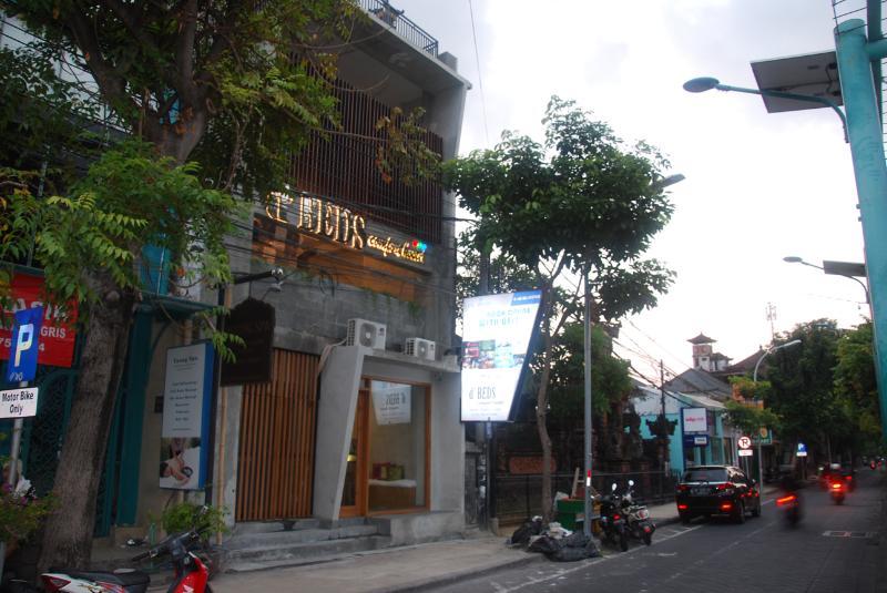 Dbeds Kuta Beach Exterior photo